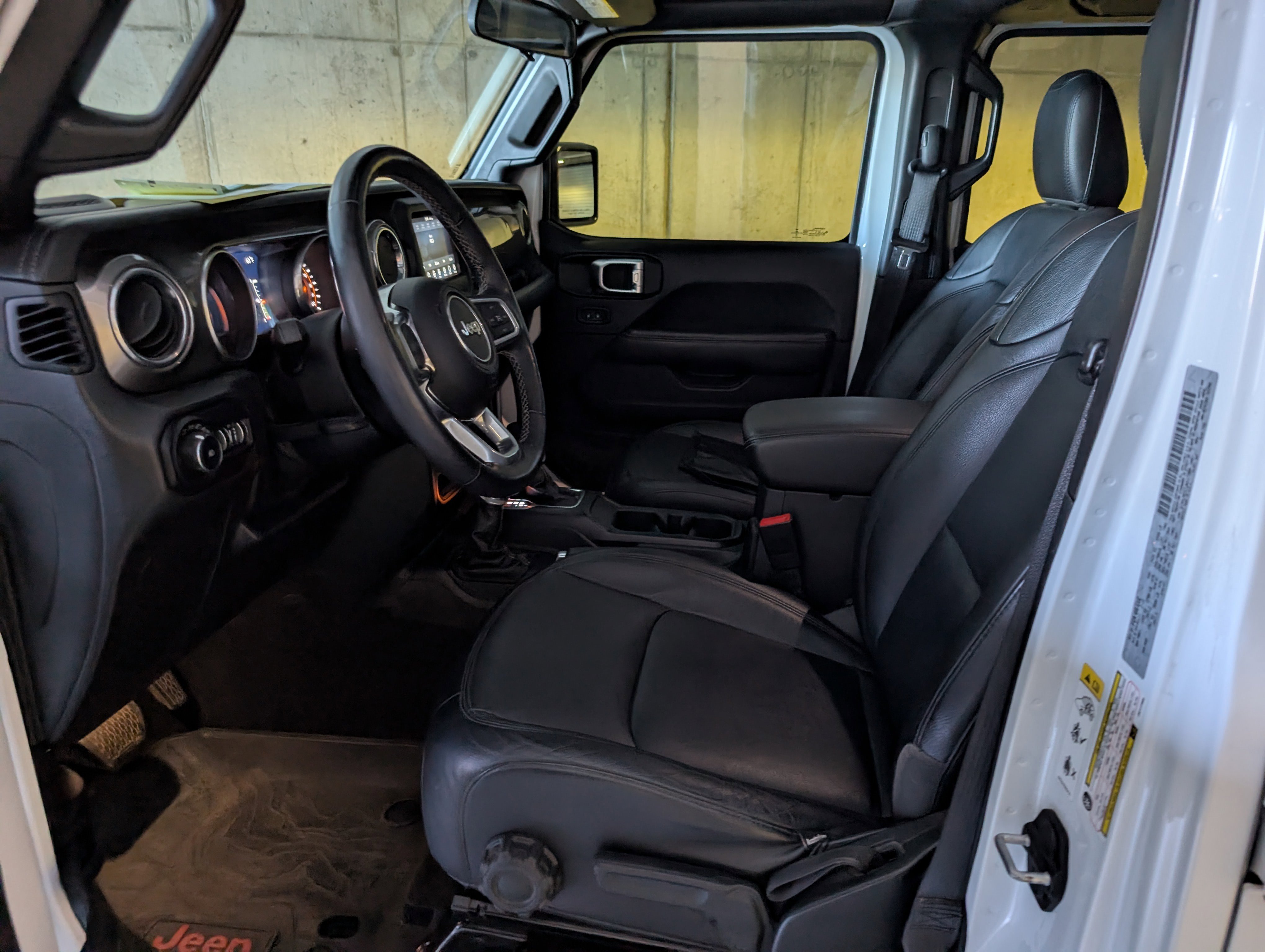 Used 2018 Jeep Wrangler Unlimited Sahara image 26