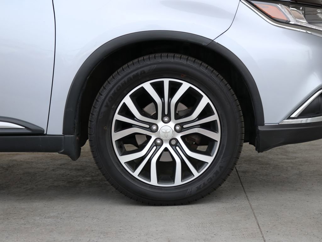 Used 2017 Mitsubishi Outlander SEL image 13