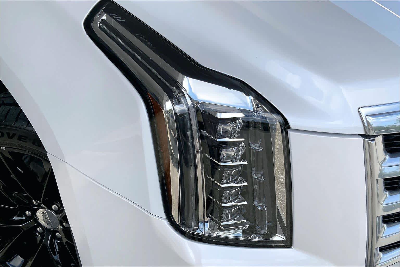 Used 2018 Cadillac Escalade Luxury AWD/4WD image 27