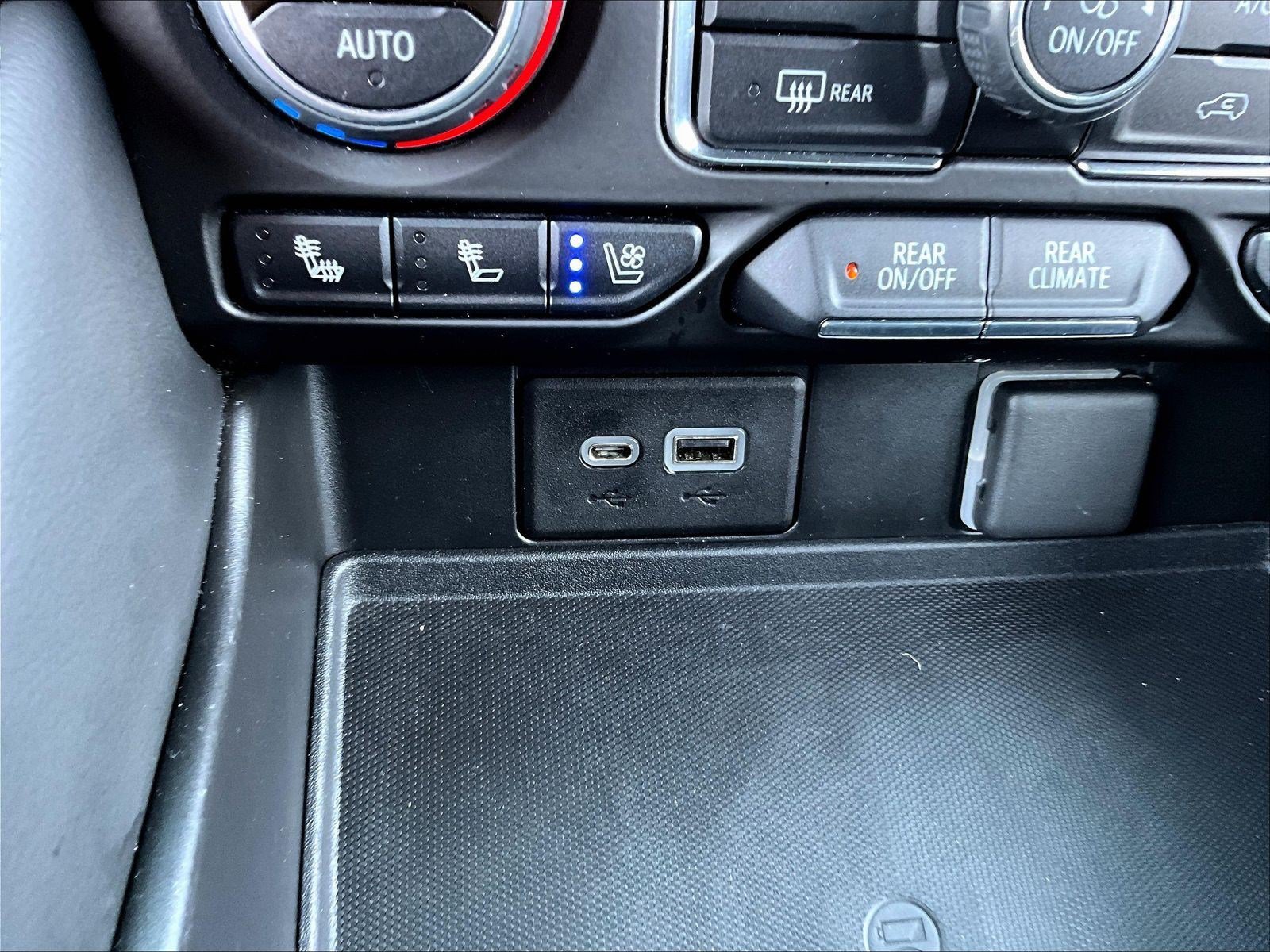 Used 2021 Chevrolet Tahoe Premier AWD/4WD image 16