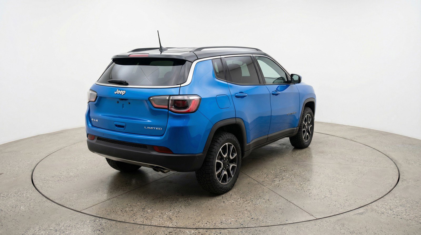 Used 2025 Jeep Compass Trailhawk image 9