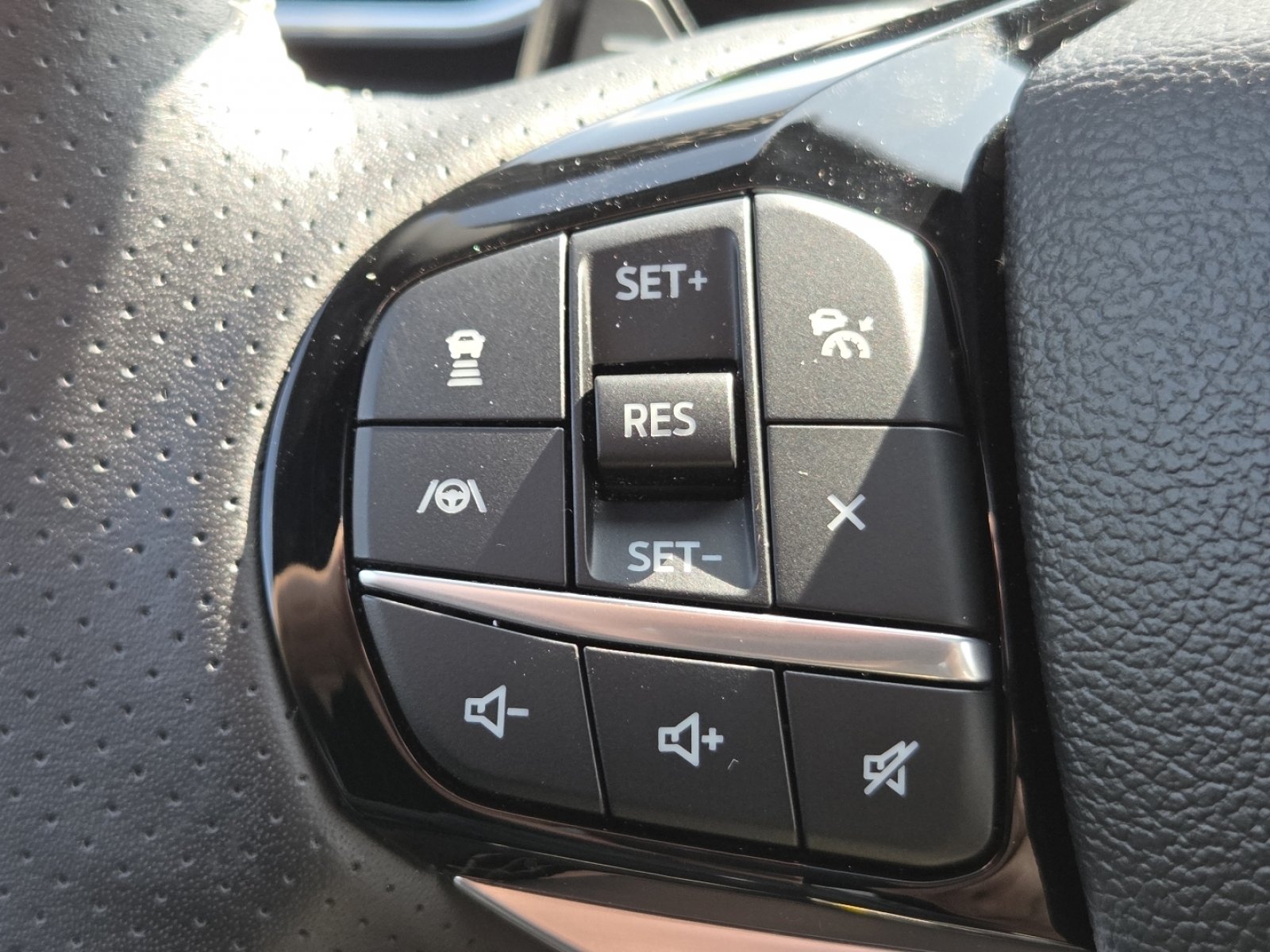Used 2023 Ford Explorer ST w/ Equipment Group 401A AWD/4WD image 11