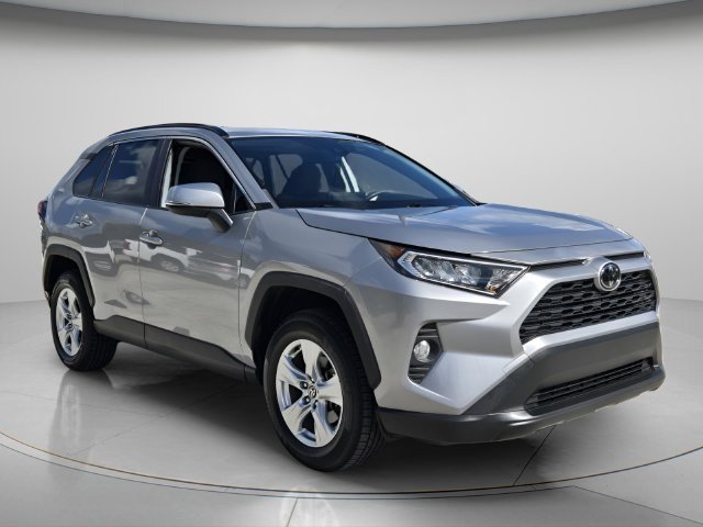 Used 2020 Toyota RAV4 XLE w/ Convenience Package FWD image 8