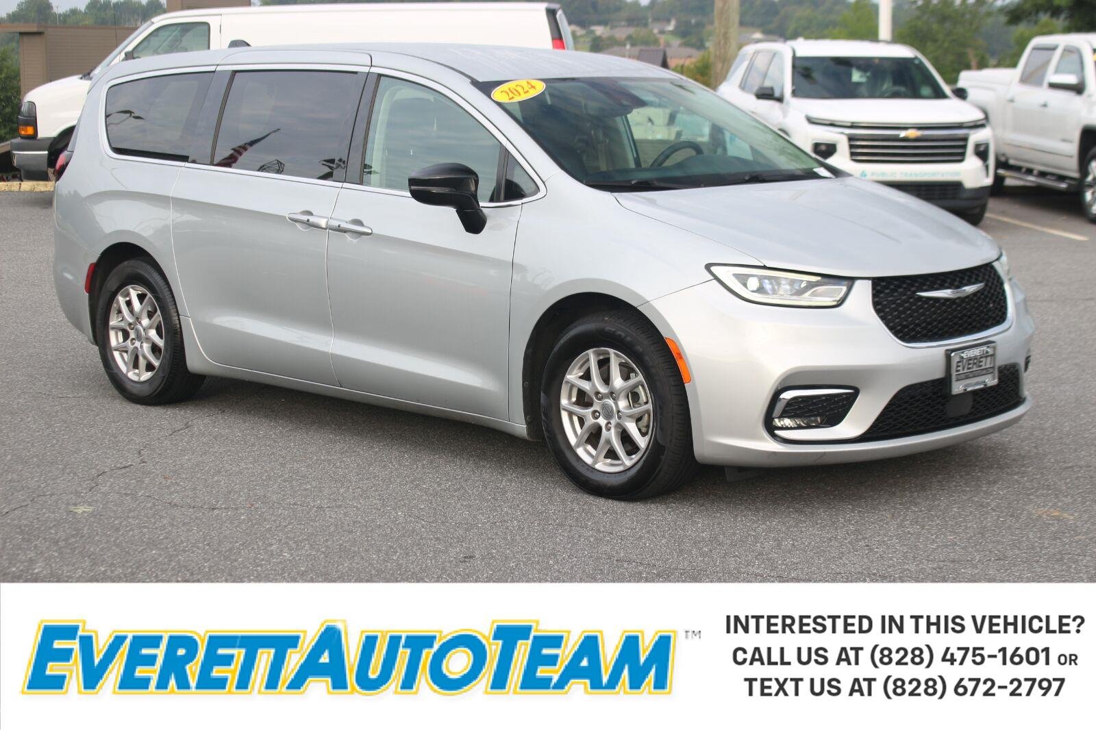 Used 2024 Chrysler Pacifica Touring-L FWD image 1