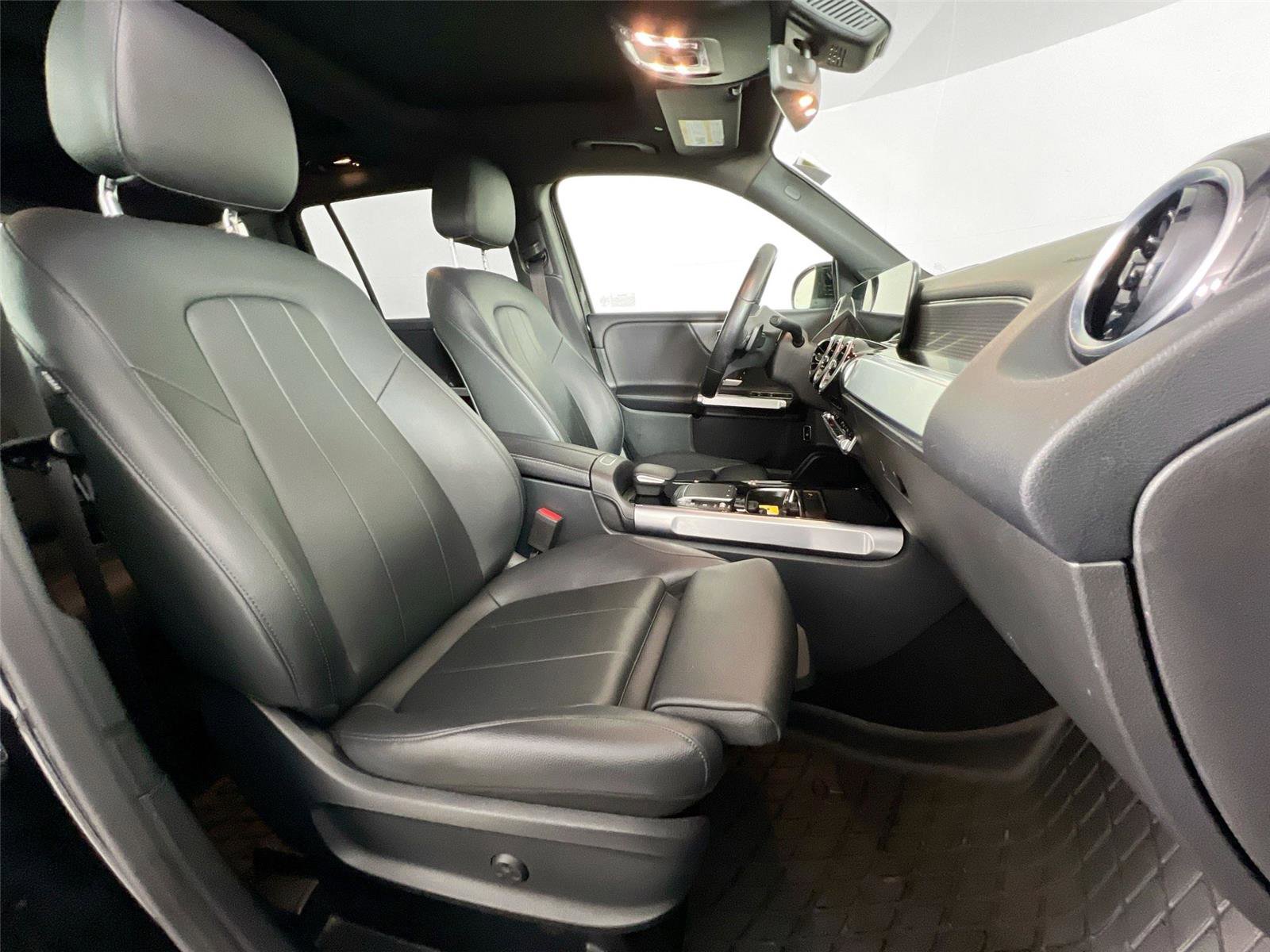 Used 2021 Mercedes-Benz GLB 250 GLB 250 image 25