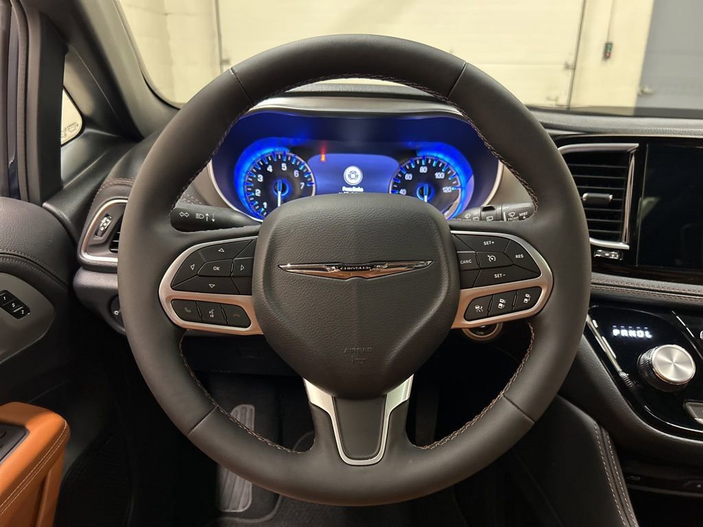 Used 2024 Chrysler Pacifica Pinnacle w/ Trailer Tow Group image 17