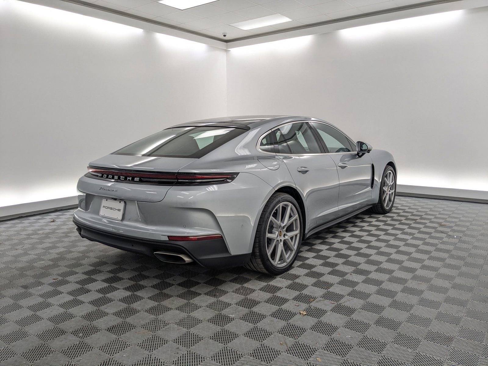 Certified 2025 Porsche Panamera image 9