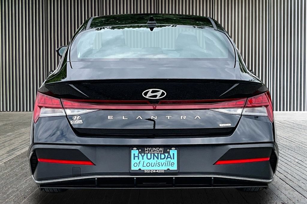 Certified 2025 Hyundai Elantra SEL FWD image 5