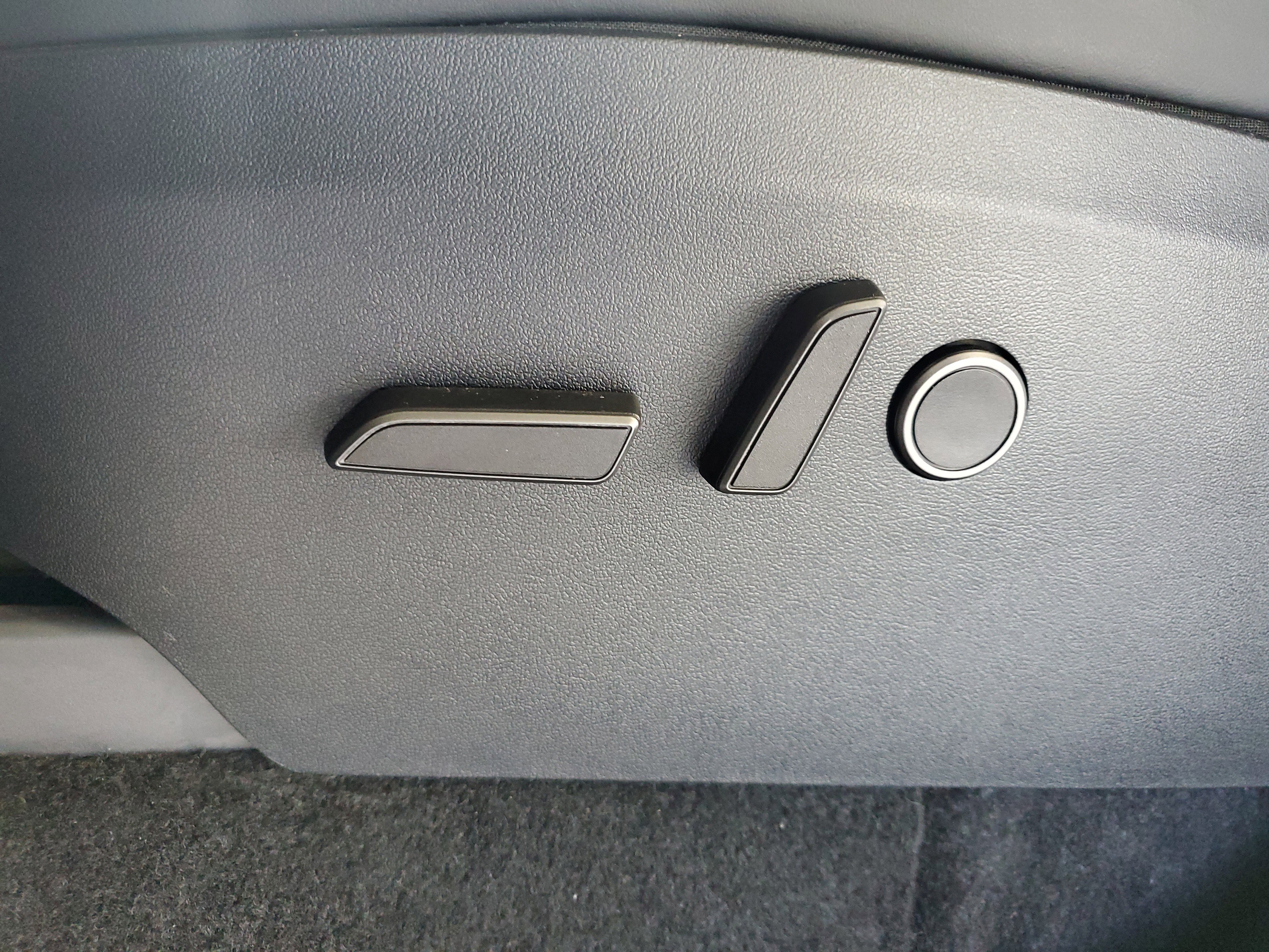 Used 2024 Tesla Model Y Performance AWD/4WD image 19