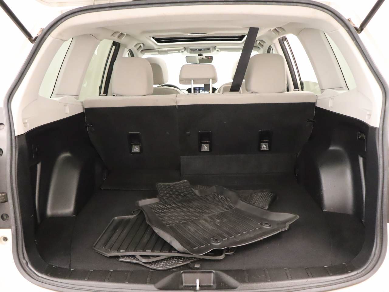 Used 2017 Subaru Forester 2.5i Premium w/ All-Weather Package AWD/4WD image 19