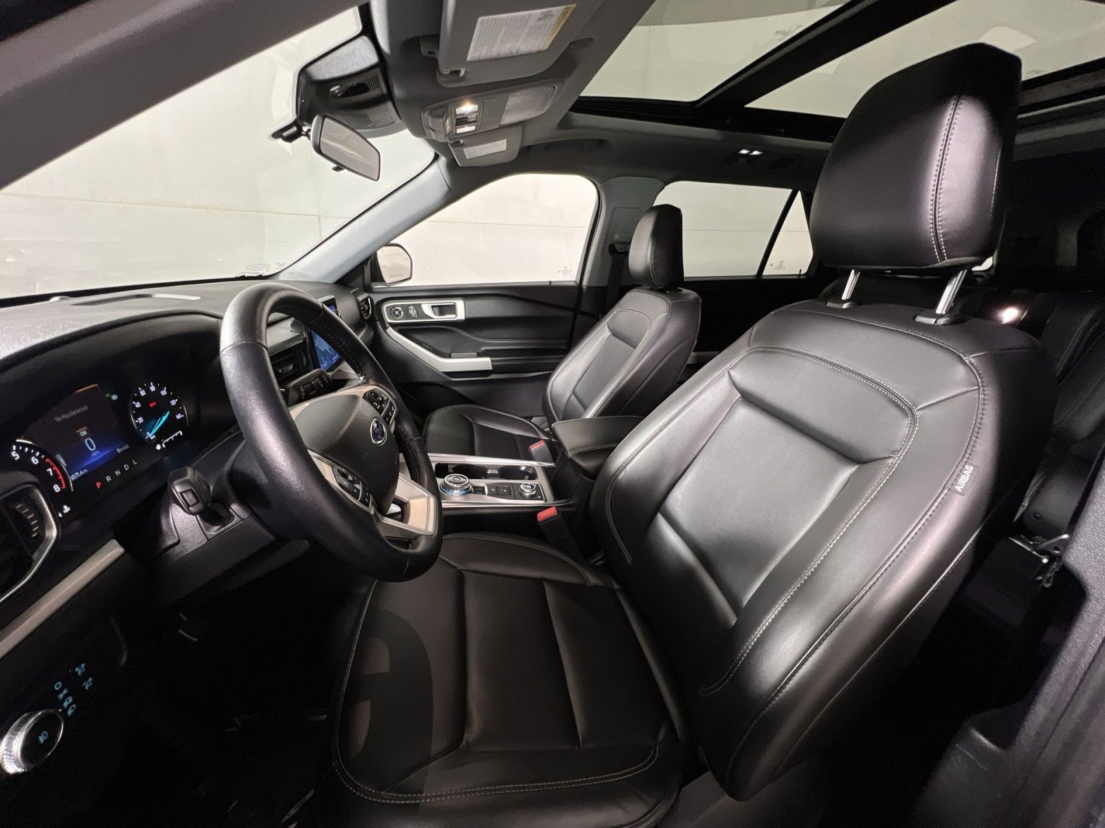 Used 2022 Ford Explorer XLT w/ Equipment Group 202A image 13