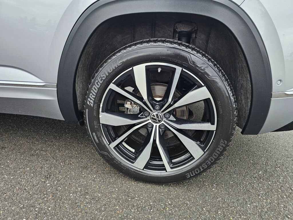 Used 2024 Volkswagen Atlas Cross Sport SEL Premium R-Line image 11