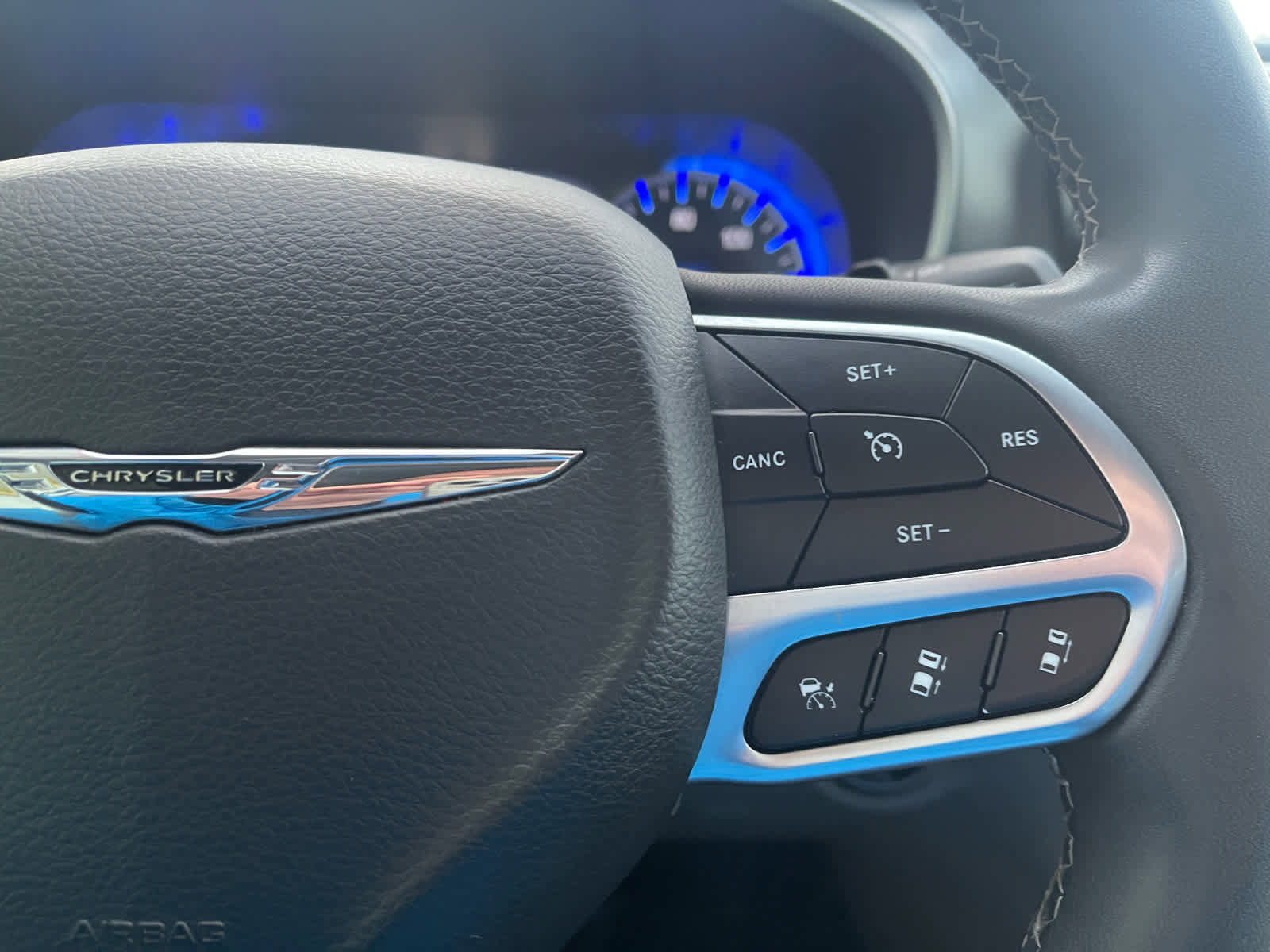 Used 2022 Chrysler Pacifica Touring-L image 22