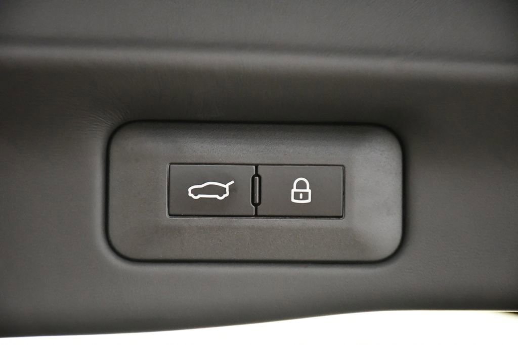 Used 2023 Ferrari Purosangue image 57