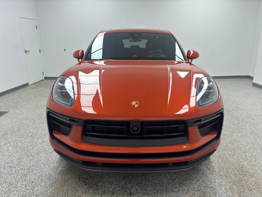 Used 2023 Porsche Macan w/ Premium Package Plus image 3