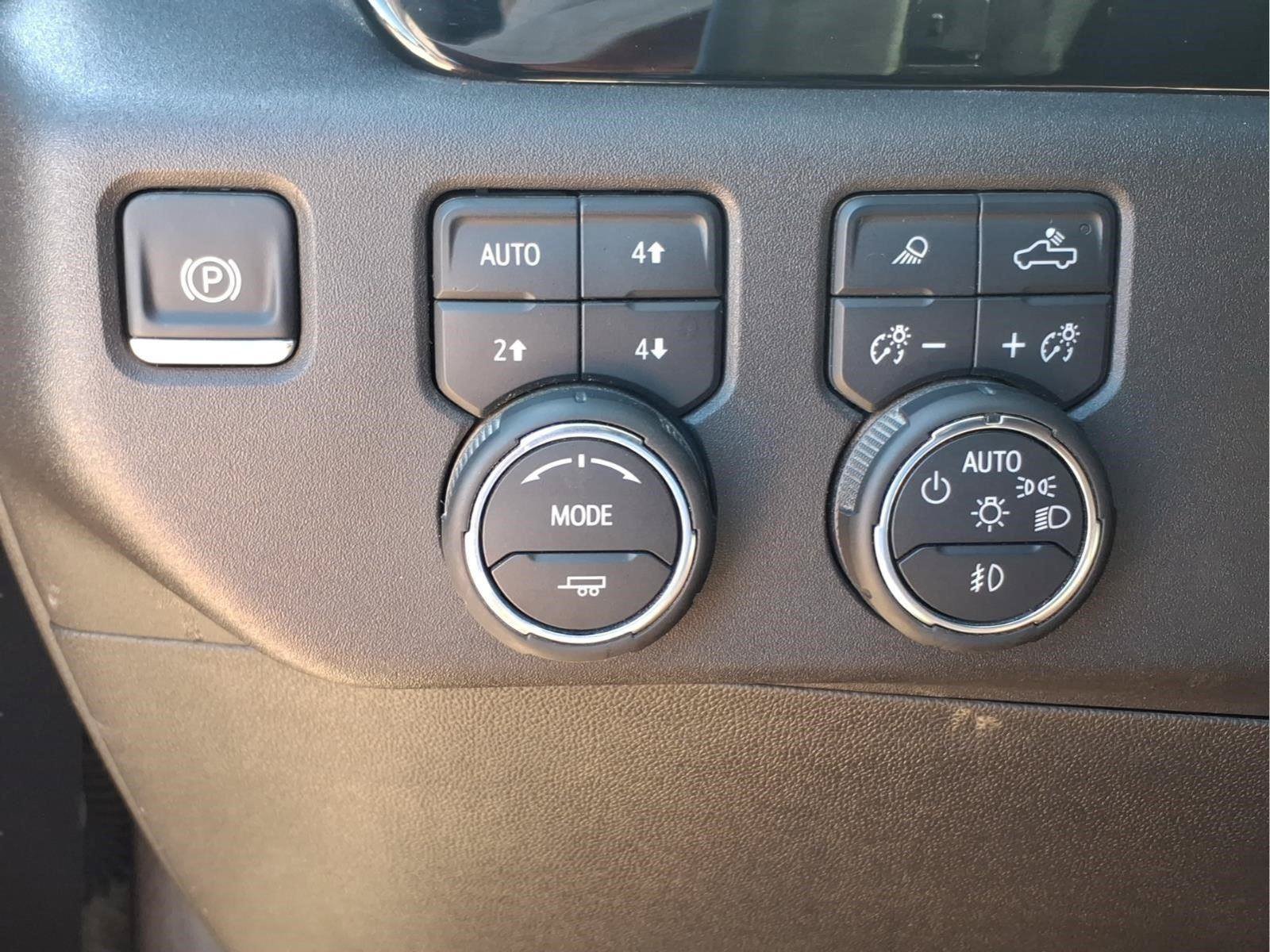Used 2024 Chevrolet Silverado 1500 LTZ w/ LTZ Convenience Package II AWD/4WD image 19