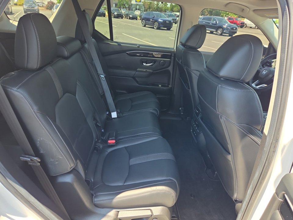 Certified 2025 Honda Pilot Touring image 29