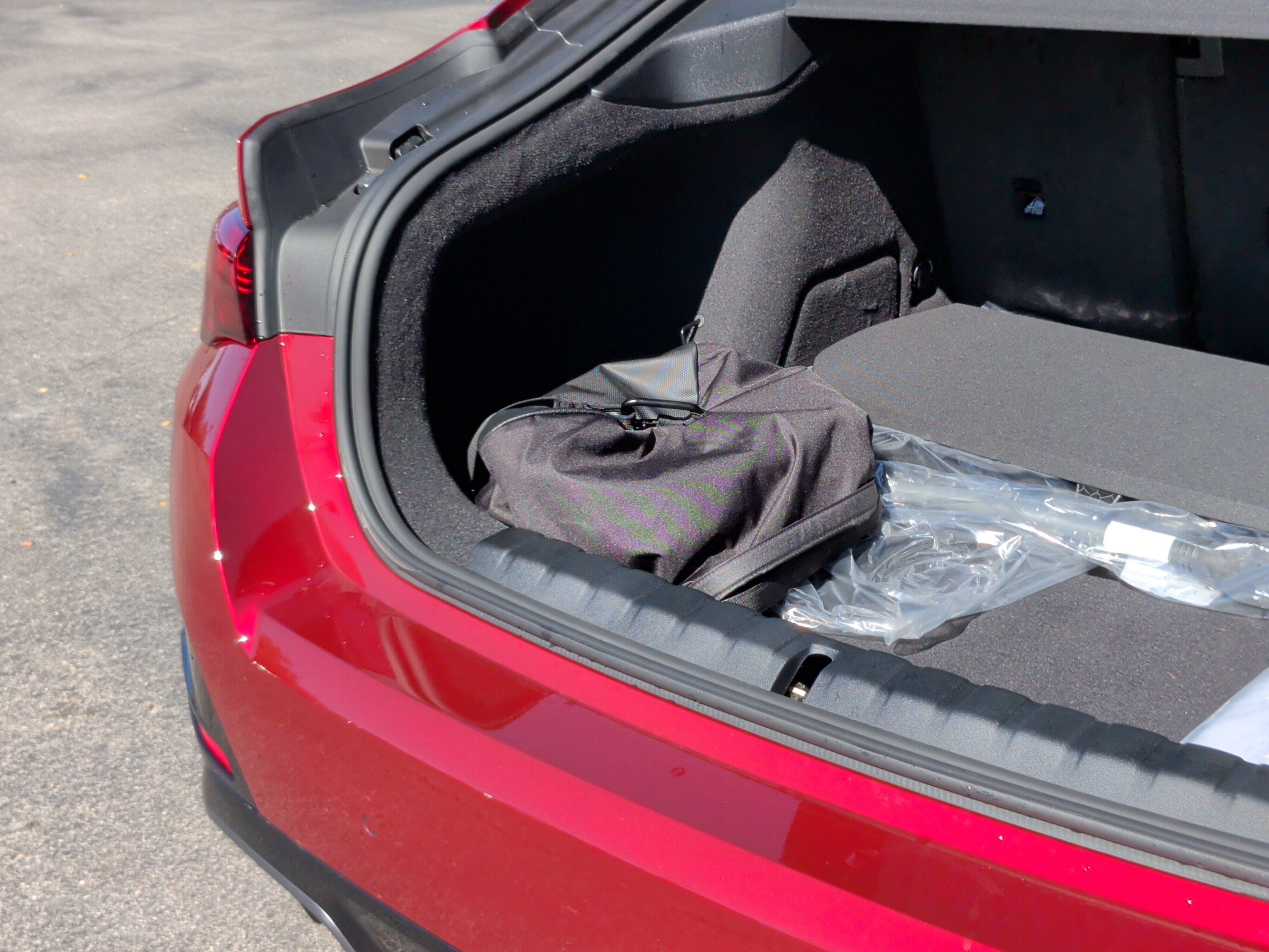 Certified 2025 BMW i4 eDrive40 w/ M Sport Package RWD image 39