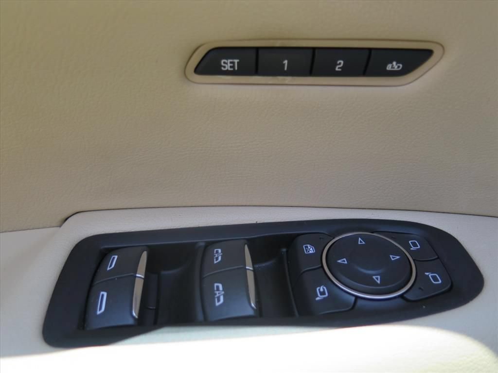 Used 2018 Cadillac XT5 Luxury w/ Driver Awareness Package FWD image 11