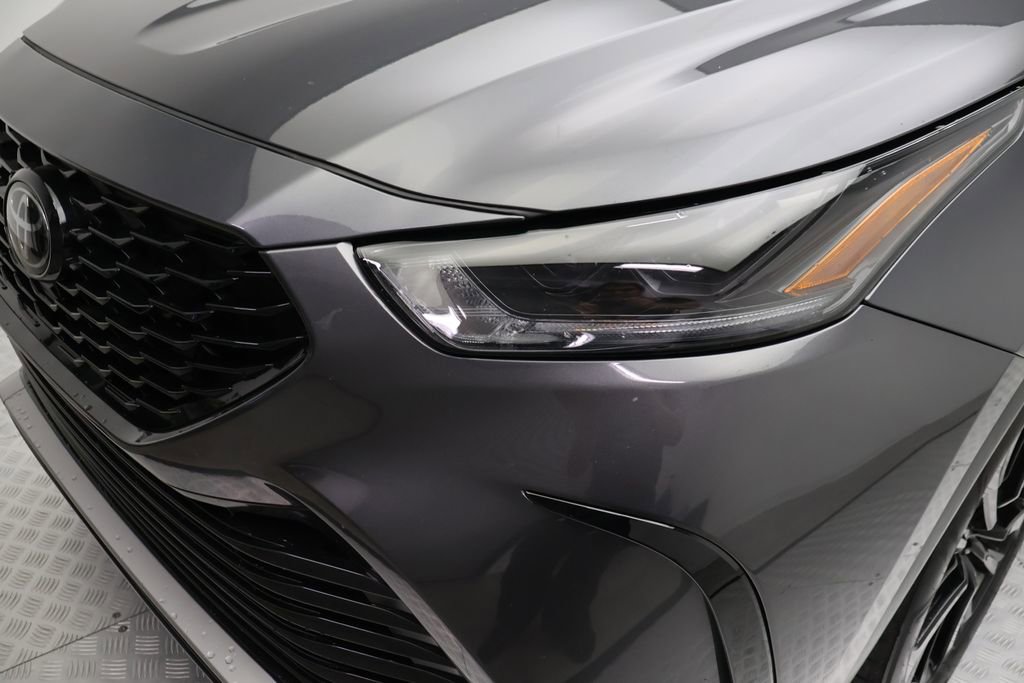 Used 2025 Toyota Highlander XSE image 3