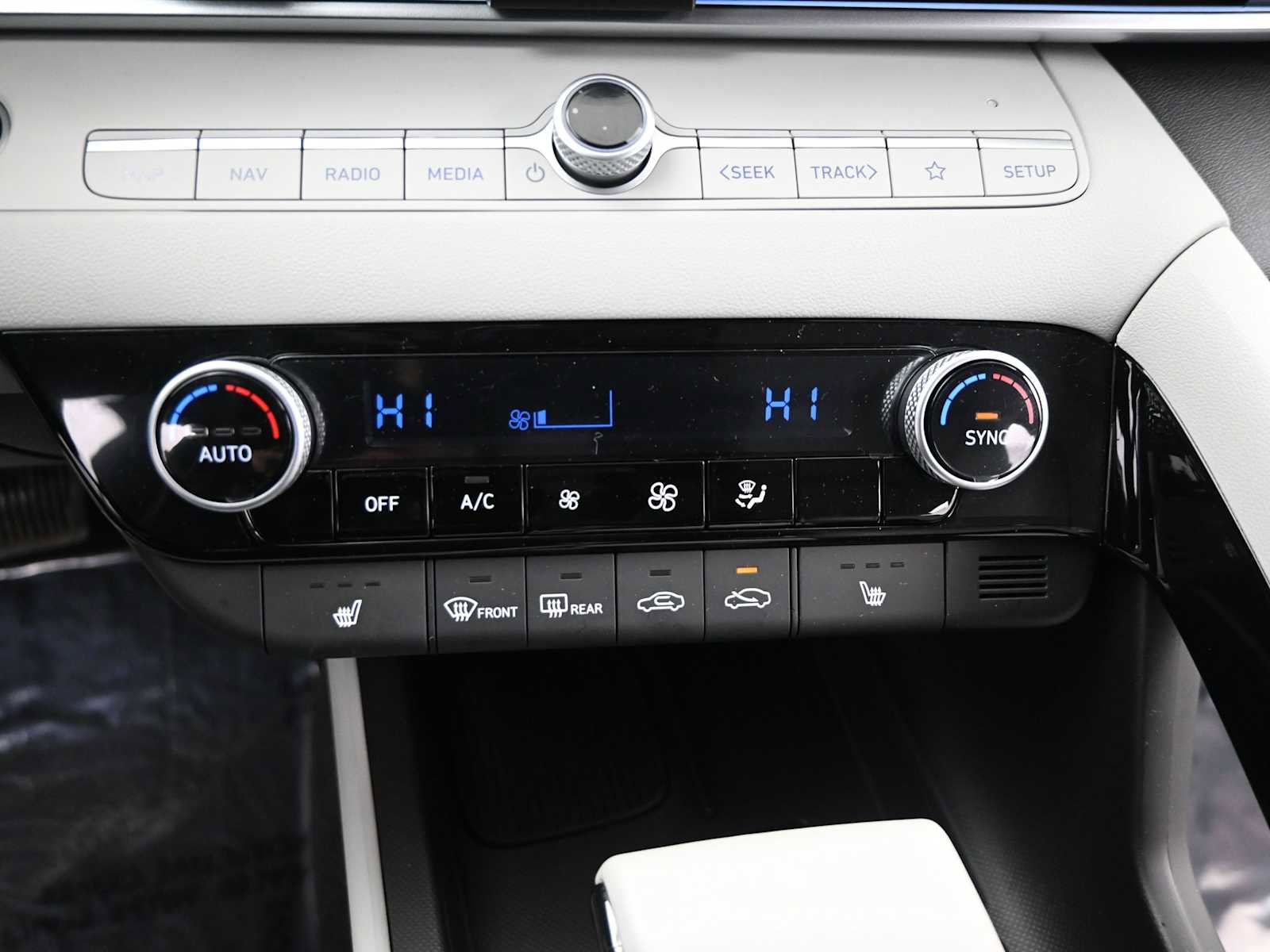 Certified 2025 Hyundai Elantra Limited image 19