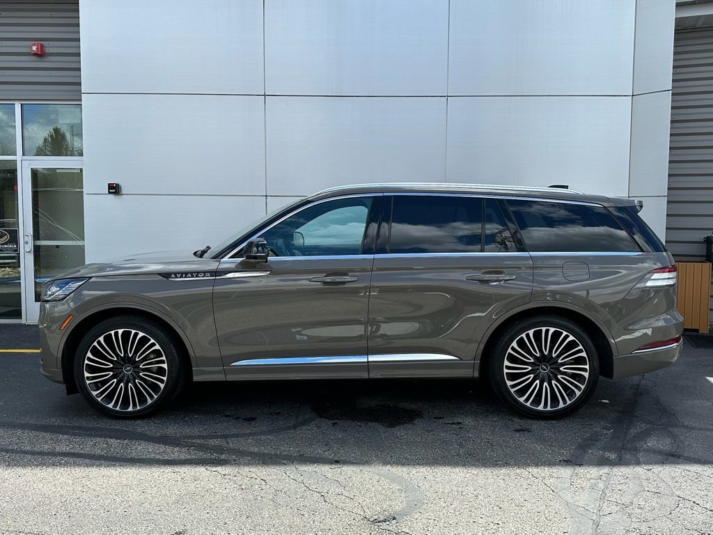 New 2025 Lincoln Aviator Black Label AWD/4WD image 2