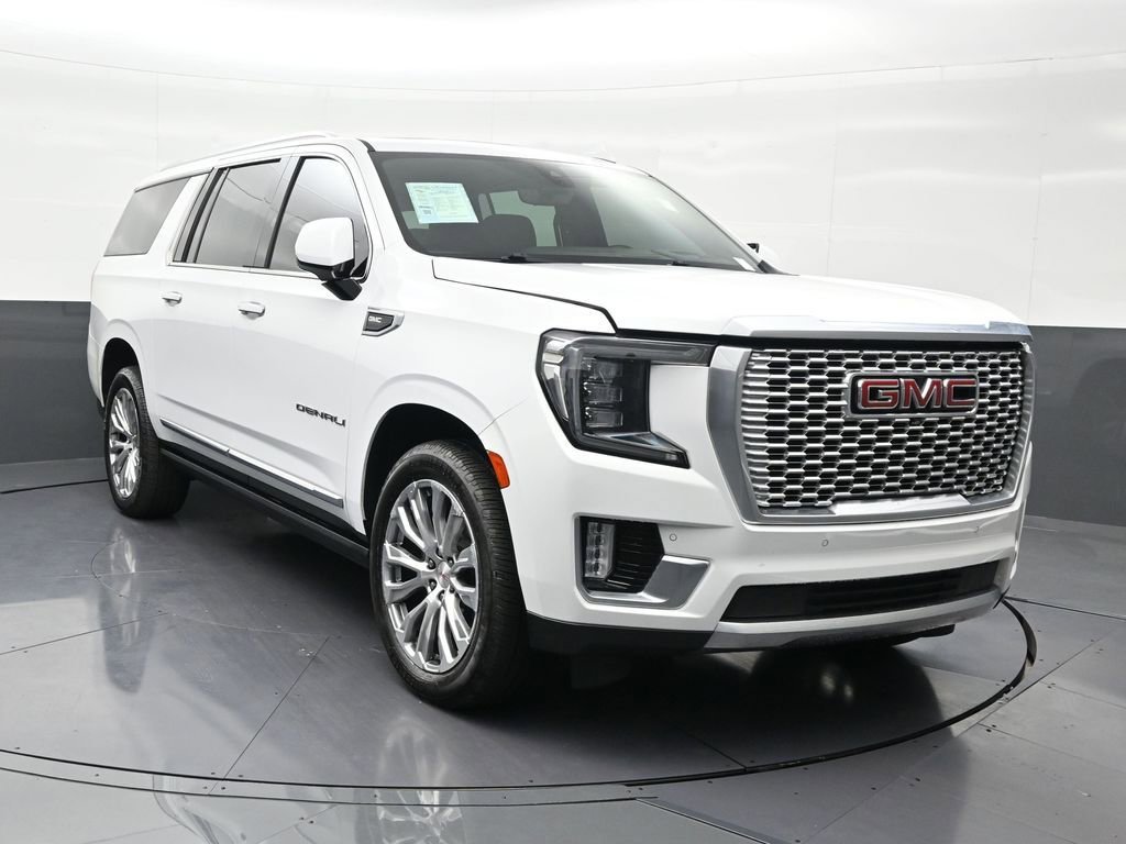 Used 2022 GMC Yukon XL Denali w/ Denali Premium Package image 8