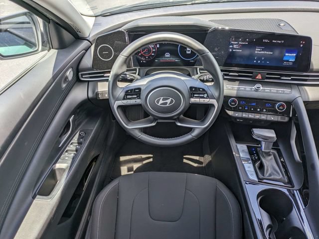 Used 2025 Hyundai Elantra SEL FWD image 15