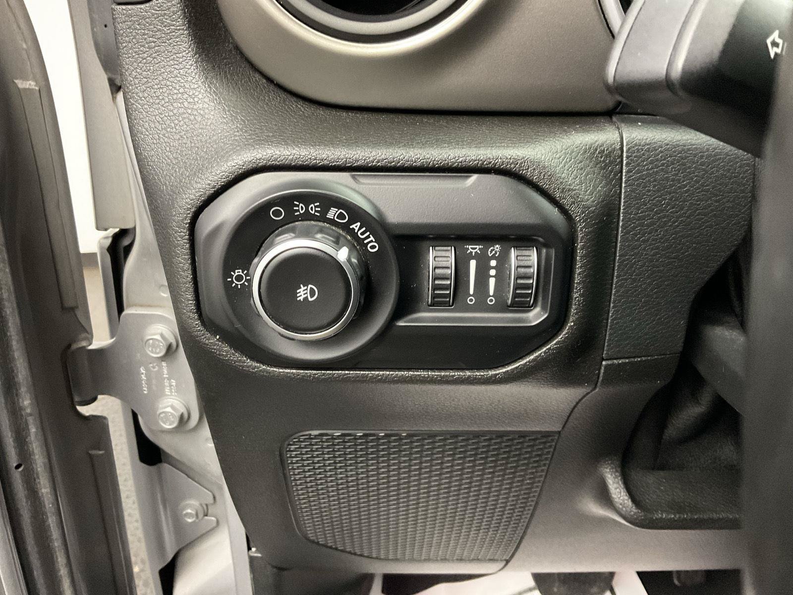Used 2018 Jeep Wrangler Unlimited Sport S AWD/4WD image 13