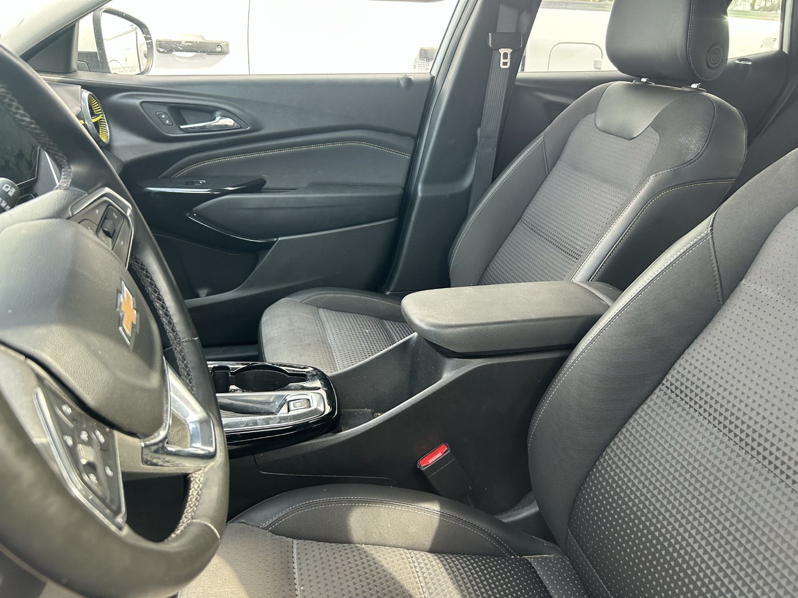 Used 2024 Chevrolet Trax LT w/ Sunroof Package FWD image 11
