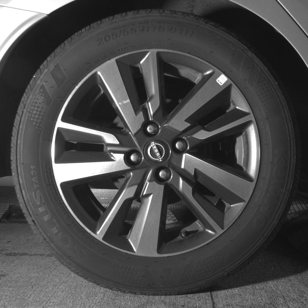 Used 2025 Nissan Versa SV image 15