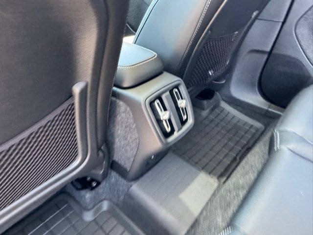 Certified 2025 Volvo XC40 B5 Core w/ Climate Package AWD/4WD image 24