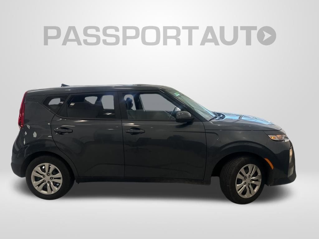 Used 2021 Kia Soul LX image 2