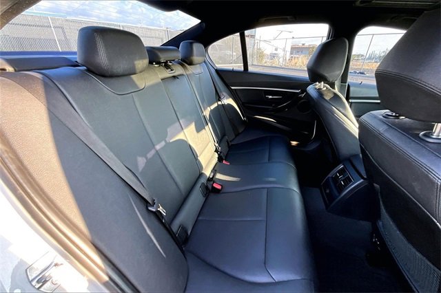 Used 2018 BMW 330e w/ Convenience Package image 29