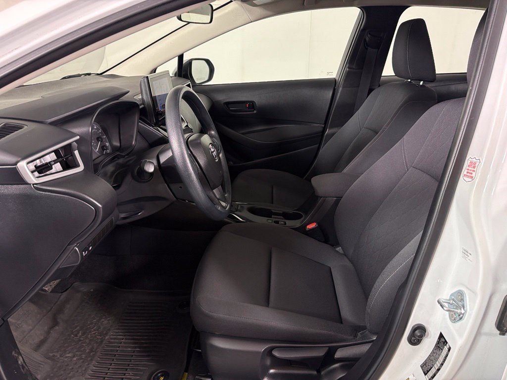 Used 2025 Toyota Corolla LE FWD image 15