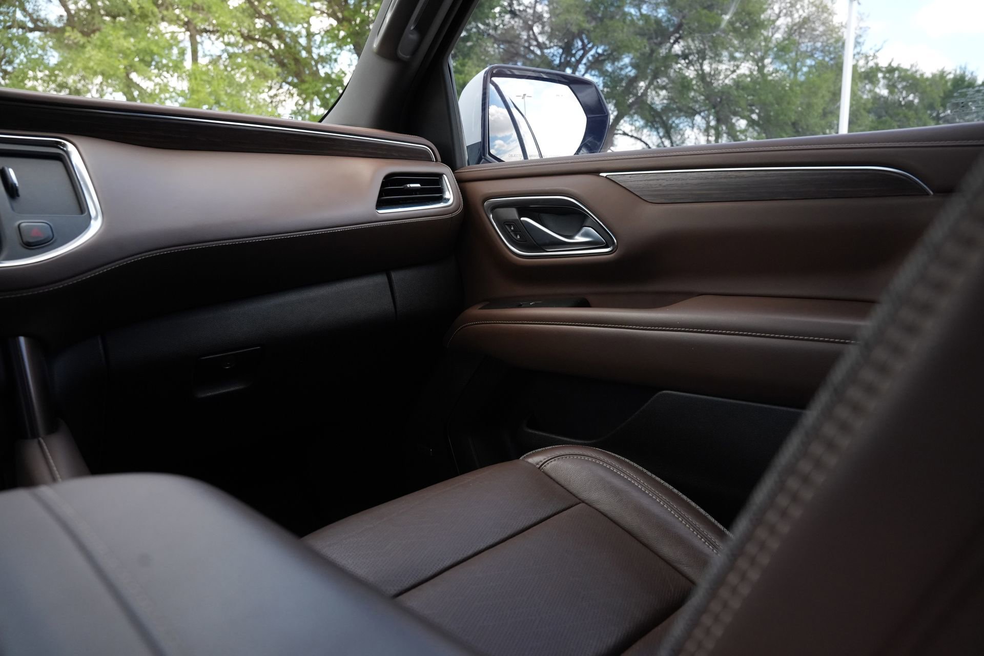 Used 2022 Chevrolet Tahoe High Country RWD image 8