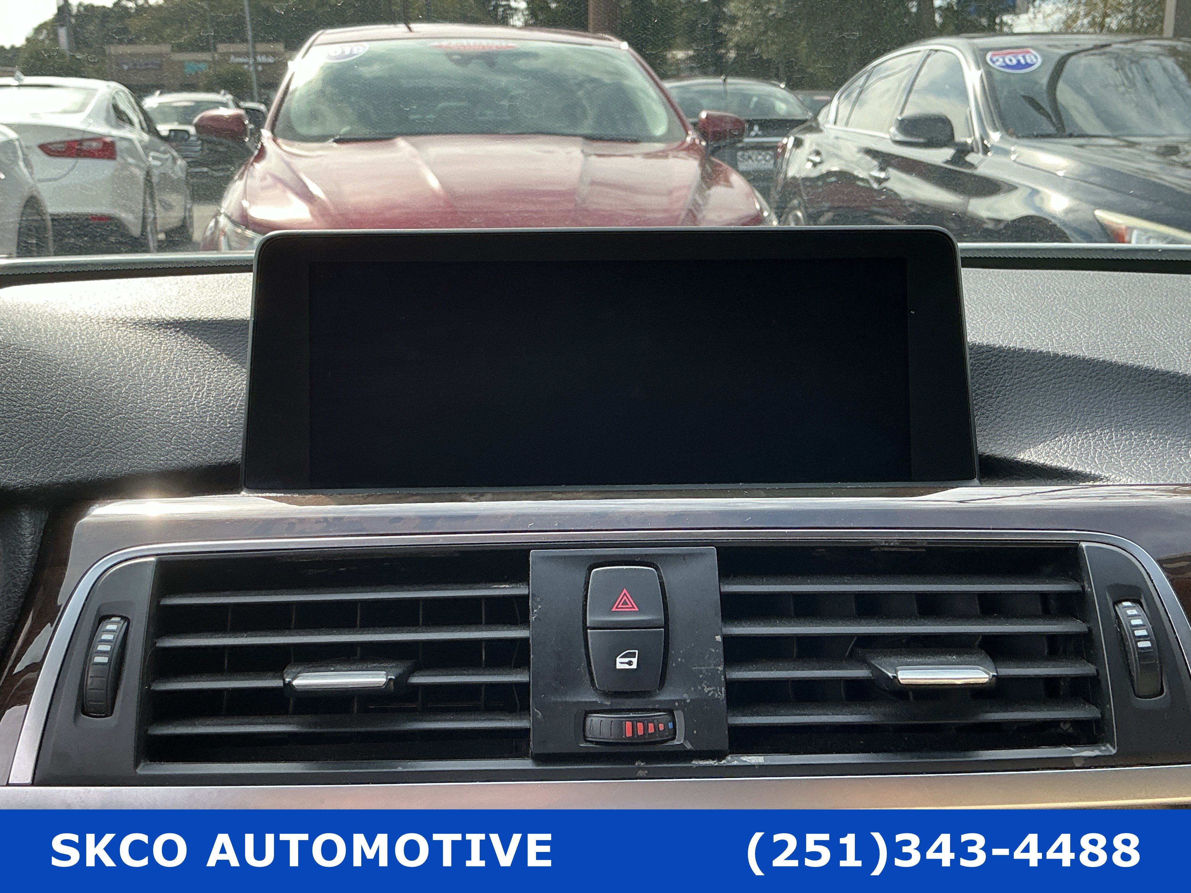 Used 2017 BMW 330i xDrive Sedan w/ Premium Package AWD/4WD image 18