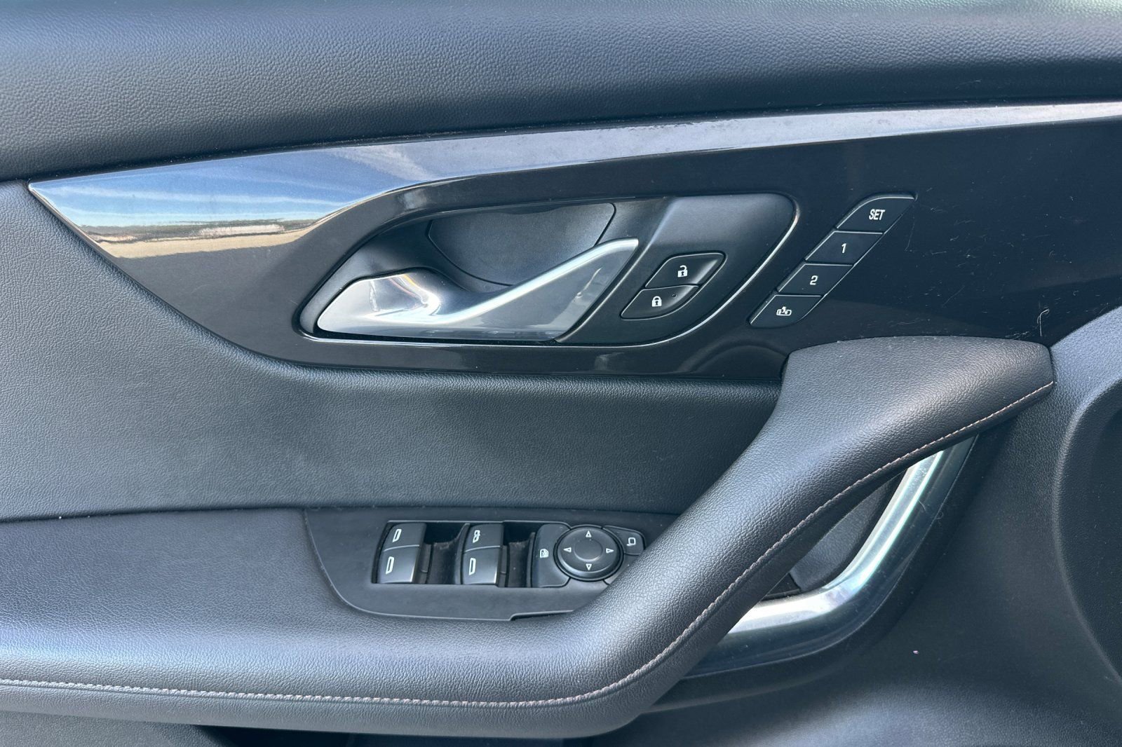 Used 2019 Chevrolet Blazer Premier w/ Sun and Wheels Package image 12