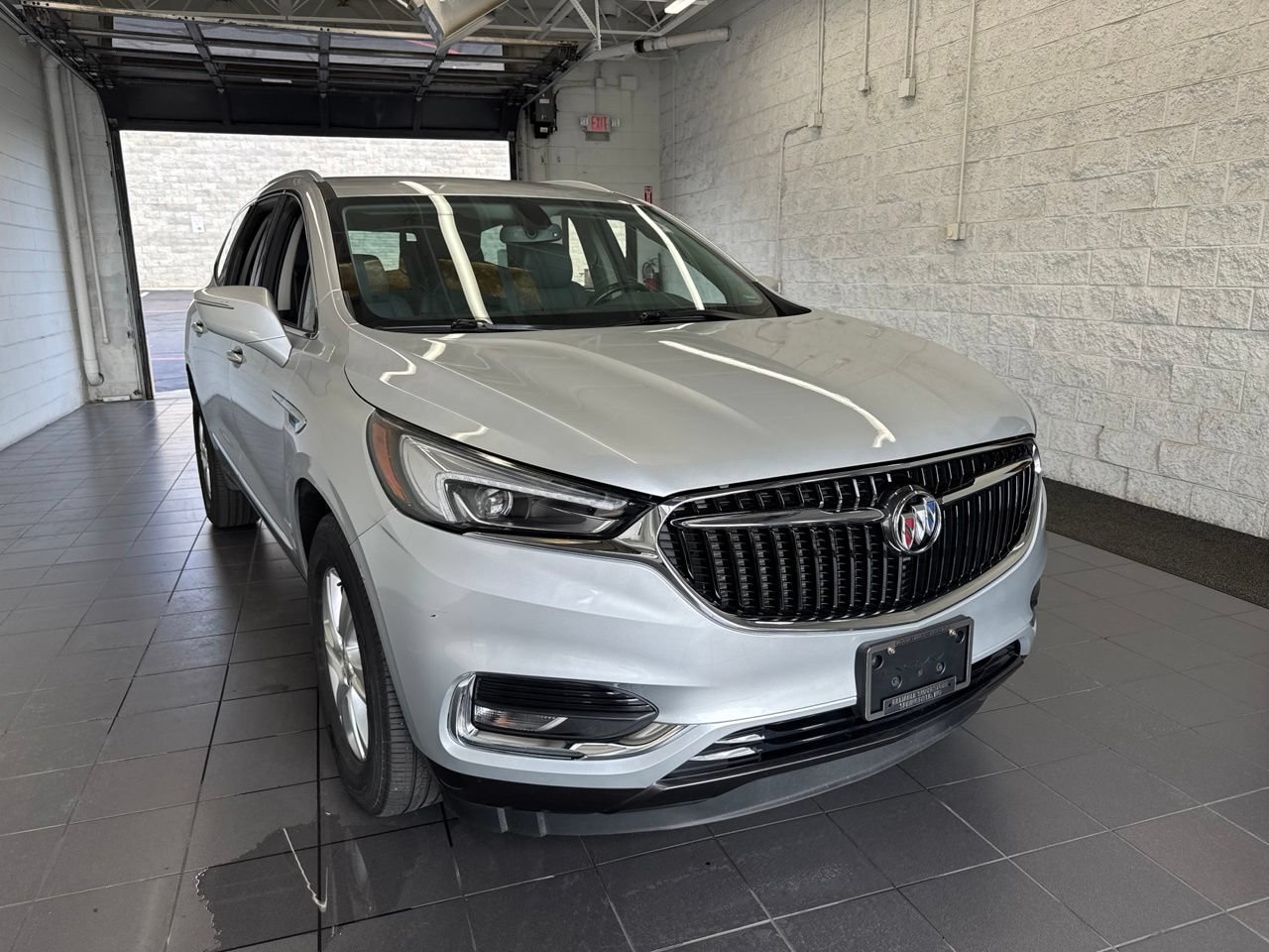 Used 2020 Buick Enclave Essence AWD/4WD image 2