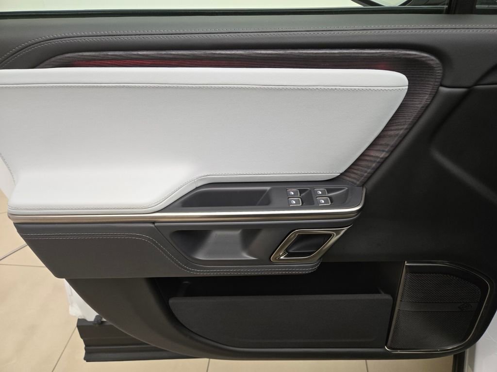 Used 2023 Rivian R1S Adventure image 29