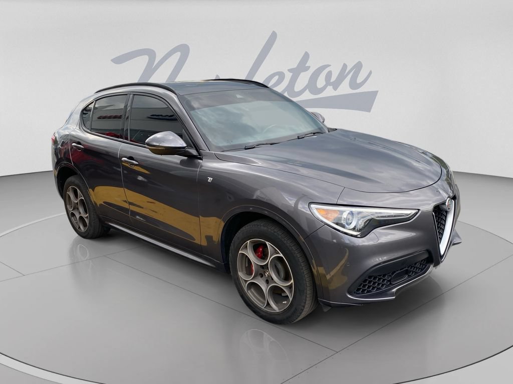 Used 2022 Alfa Romeo Stelvio Ti w/ Active Assist Plus Package AWD/4WD image 3