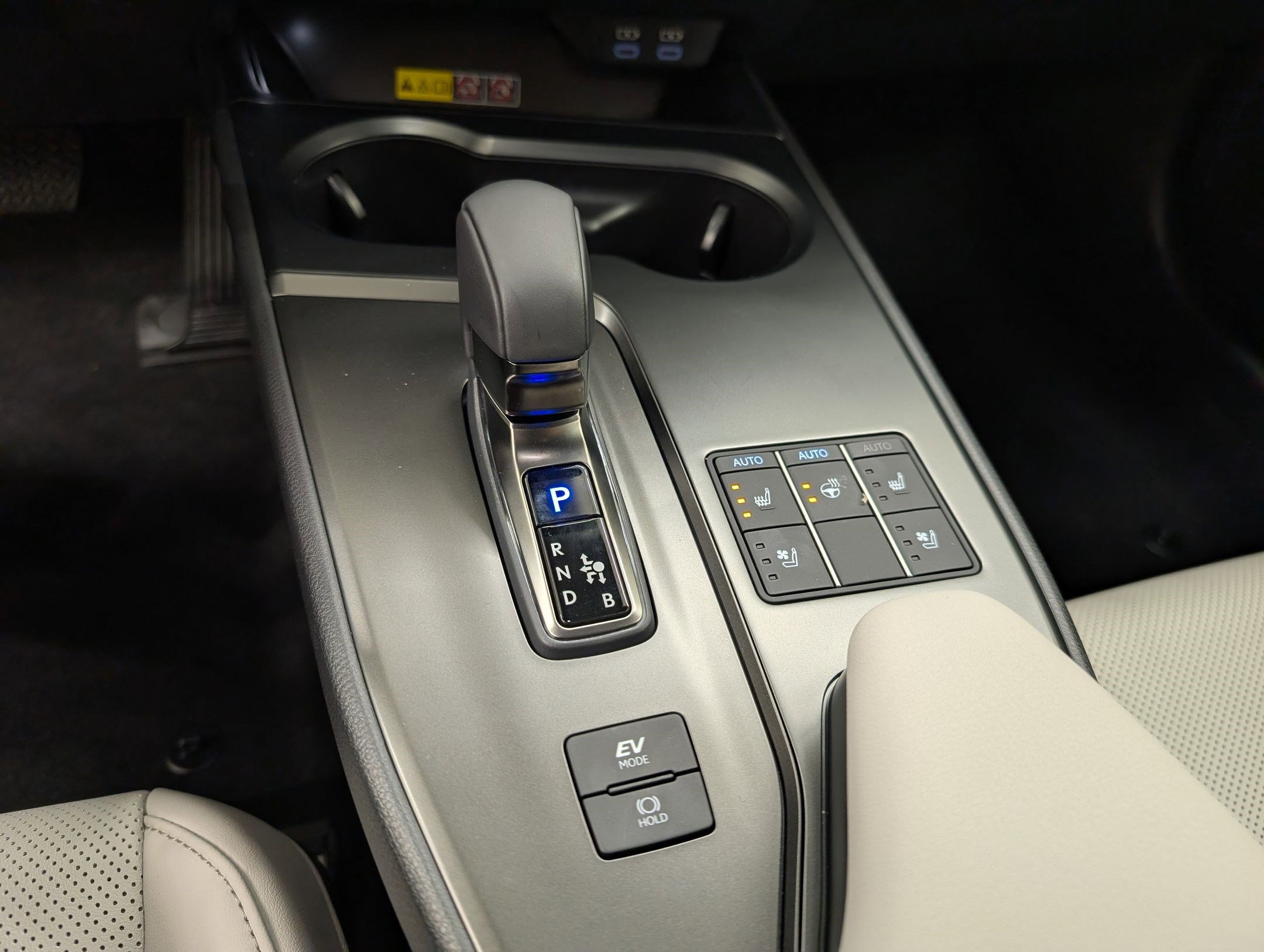 Used 2025 Lexus UX 300h FWD image 19