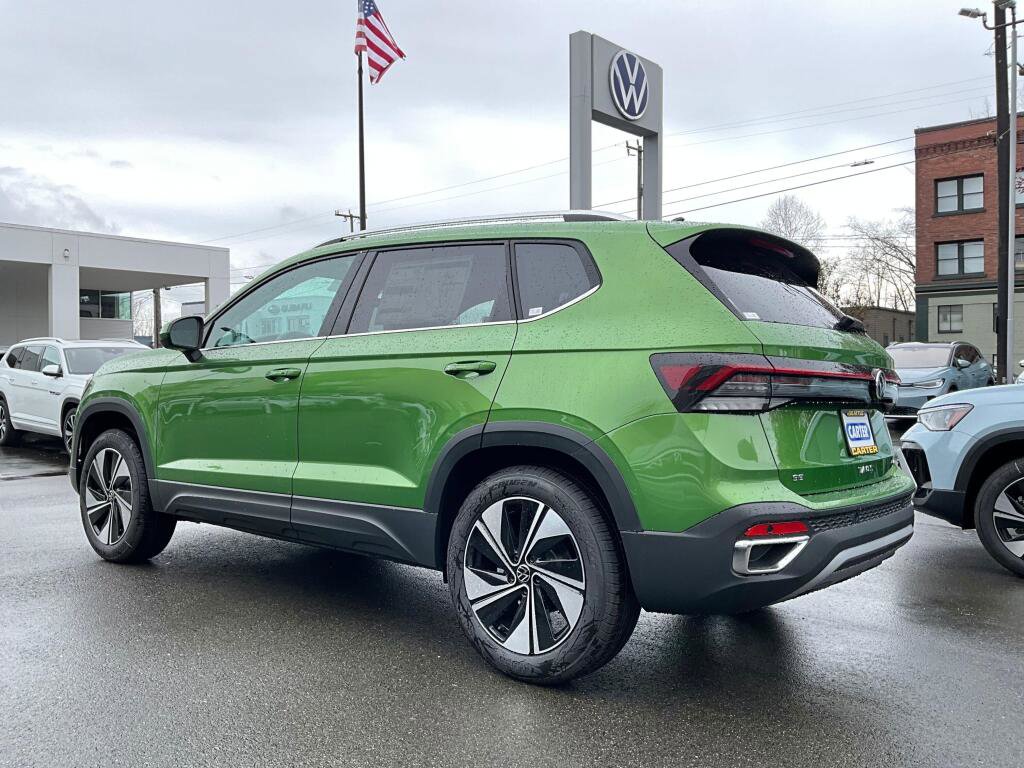 New 2026 Volkswagen Taos SE image 6