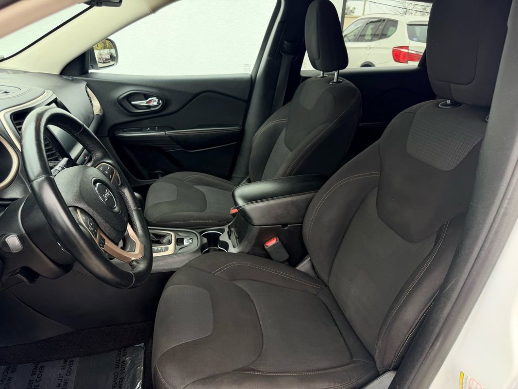 Used 2017 Jeep Cherokee Latitude image 11