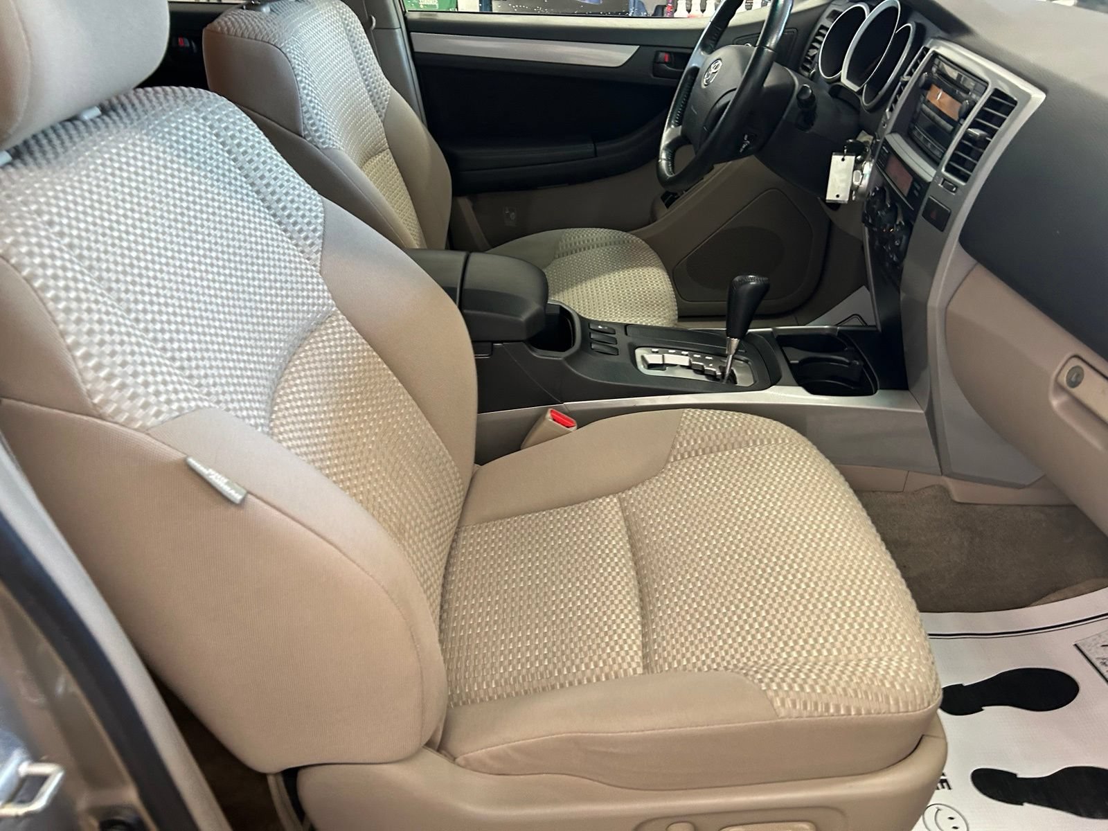 Used 2008 Toyota 4Runner SR5 AWD/4WD image 33