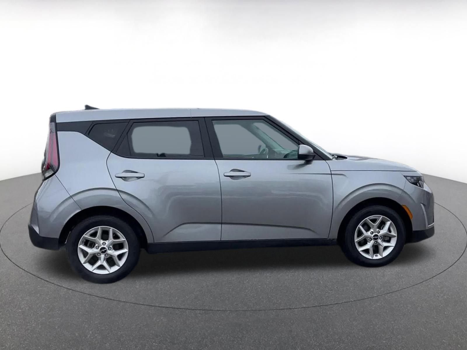 Used 2025 Kia Soul LX w/ LX Technology Package image 16
