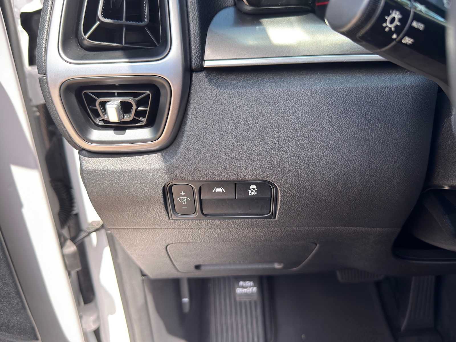 Certified 2023 Kia Sorento LX FWD image 24