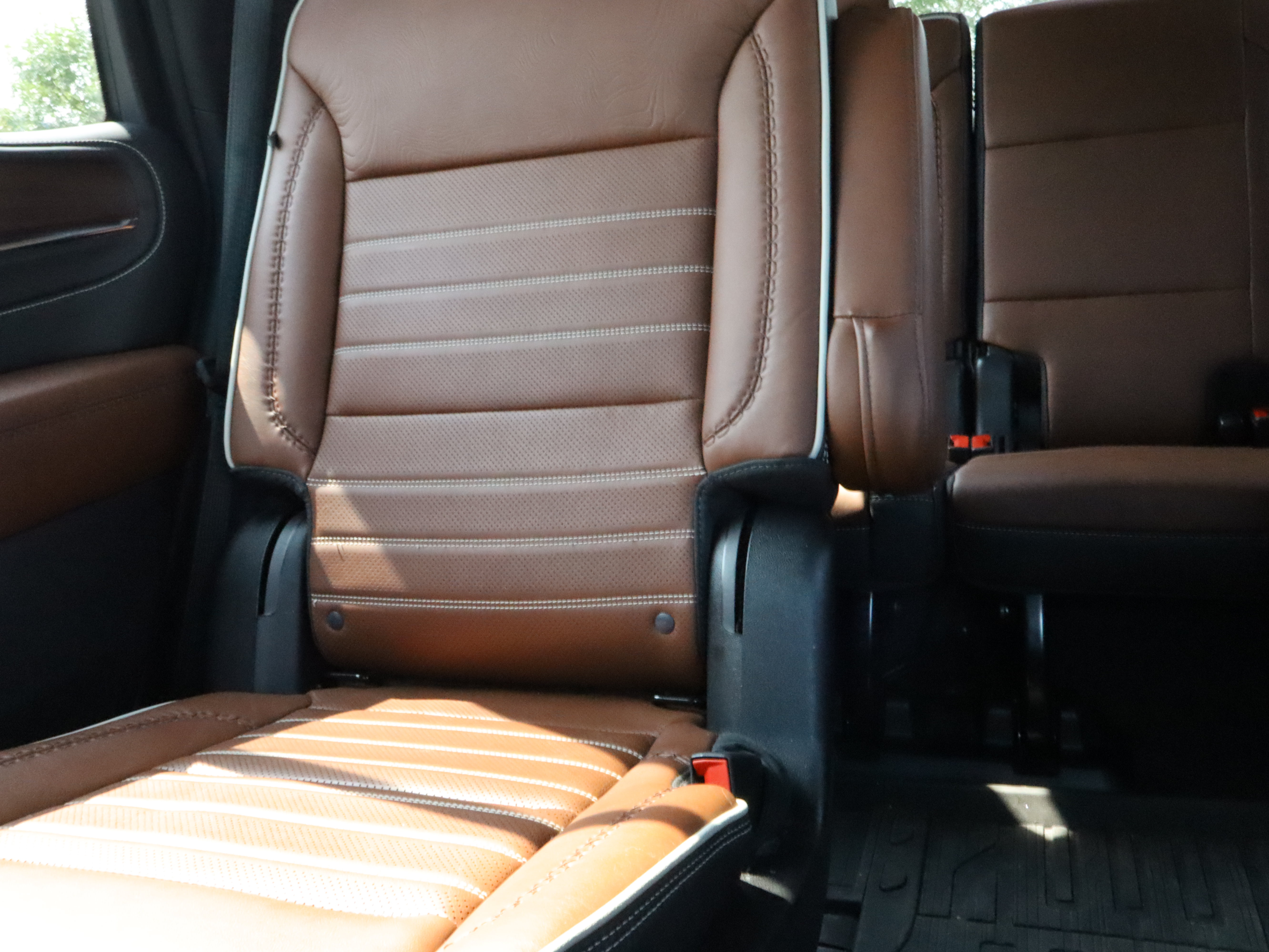Used 2024 GMC Yukon Denali Ultimate AWD/4WD image 10