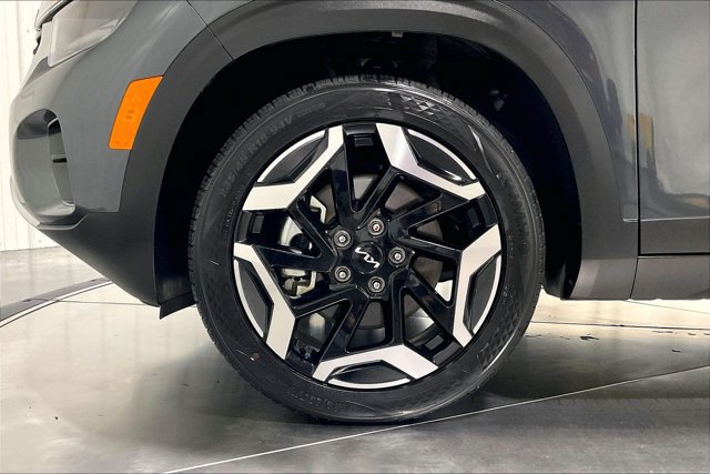 Used 2026 Kia Seltos SX w/ SX Sunroof Package AWD/4WD image 9