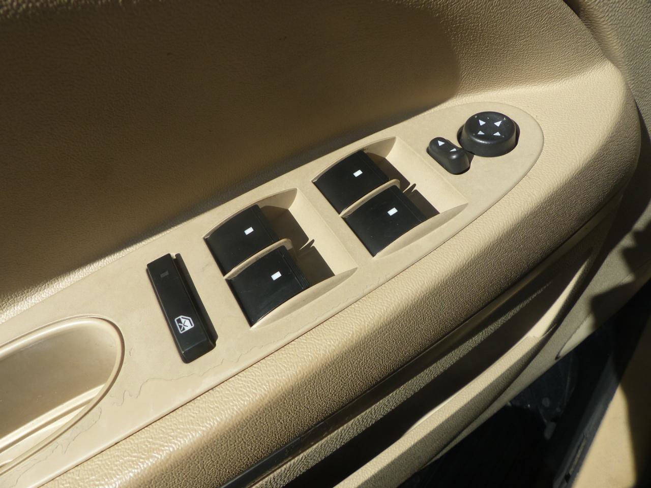 Used 2009 Chevrolet HHR LT FWD image 18